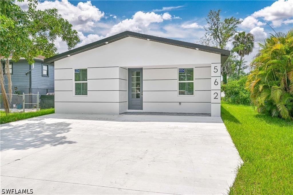 2223 Carver AVE