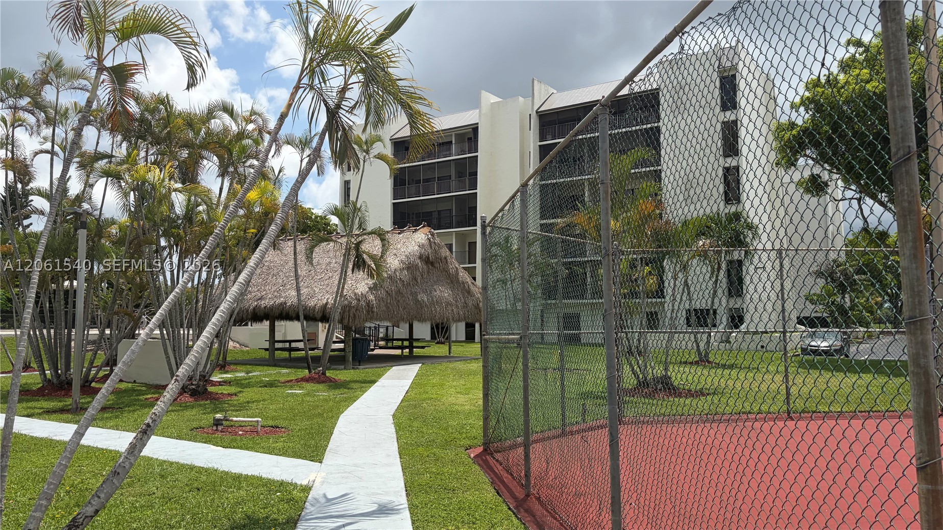 Racquet Club of Kendale L