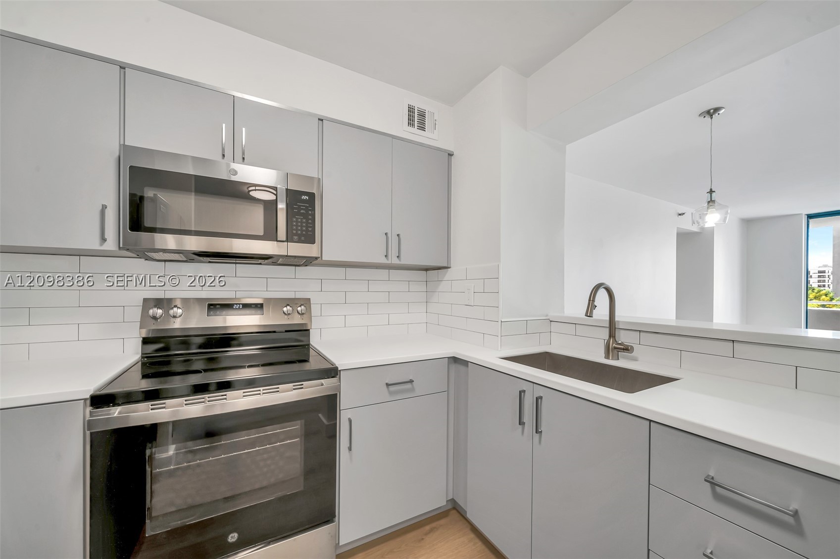 501 SW 1st St 502