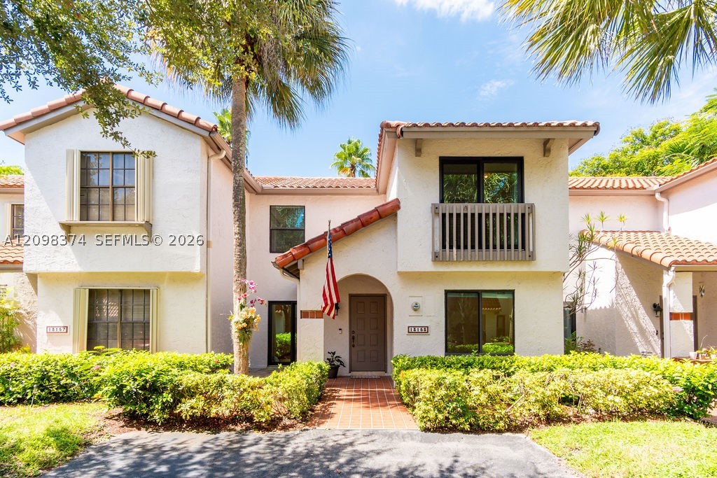 Briar Bay Townhouse Estat in Miami
