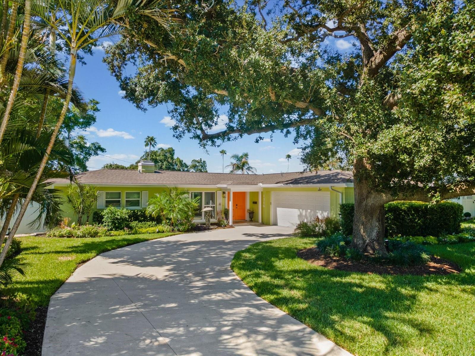 1316 GOLF VIEW DRIVE