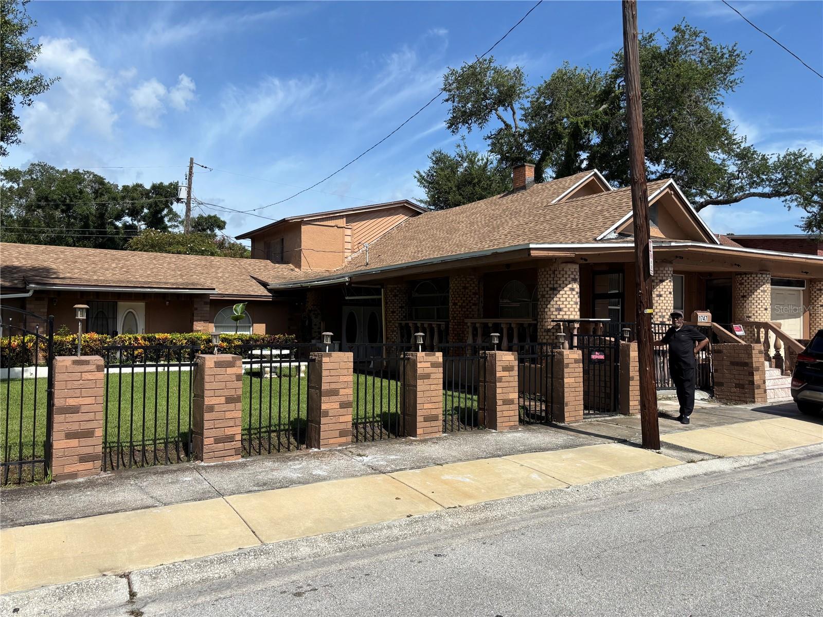 1747 YOUVAL COURT