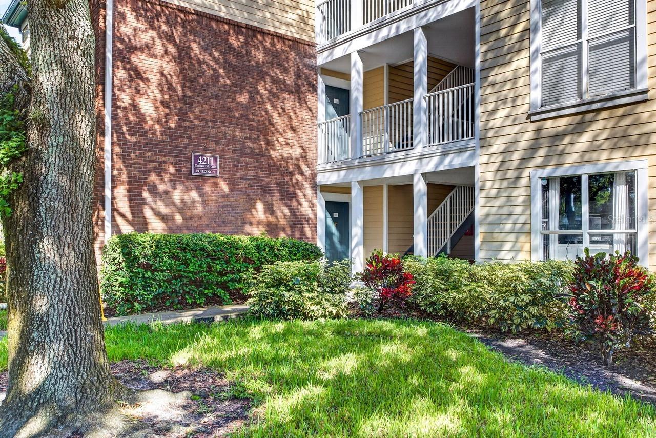 4211 CHATHAM OAK COURT #111