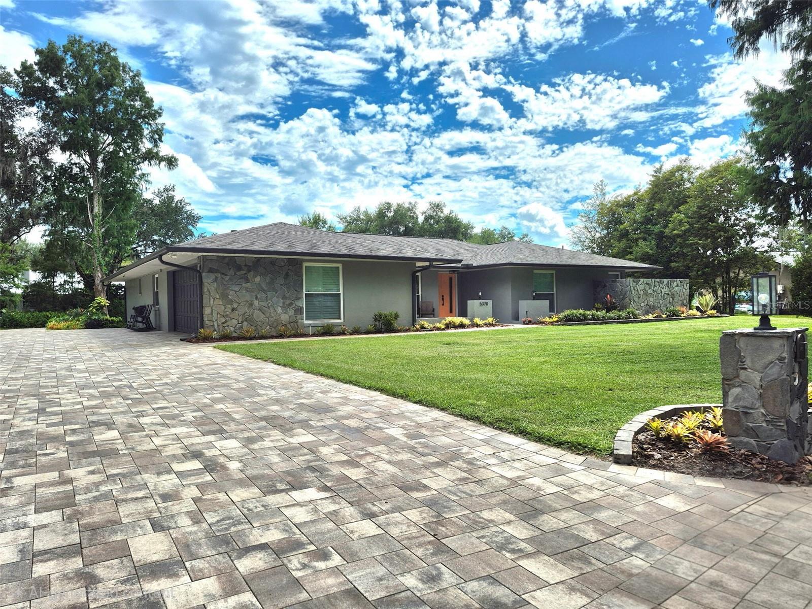 Majestic Oaks