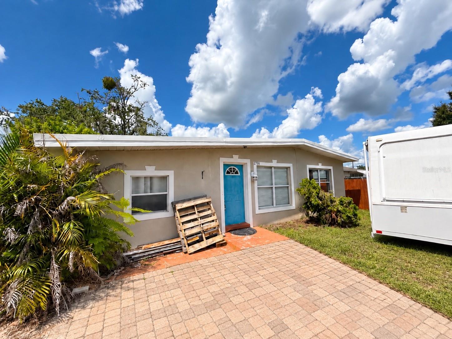 2798 TROPICAL LAKE DRIVE