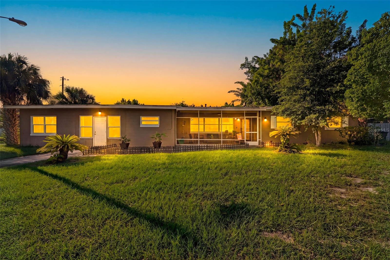 133 E LAUREN COURT