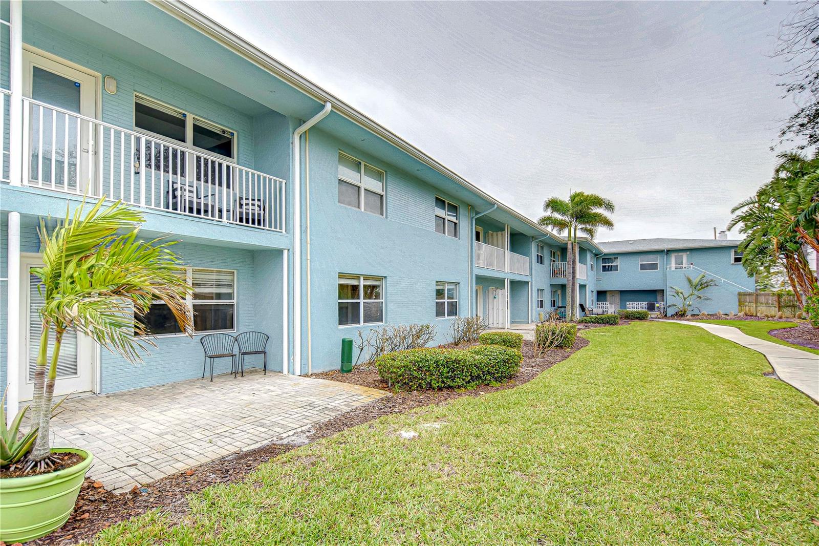 300 VENETIAN DRIVE #2