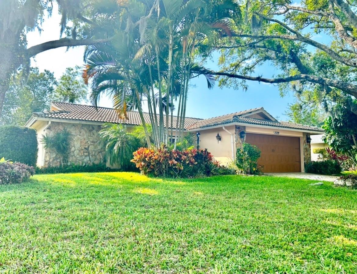 1529 E DORCHESTER DRIVE