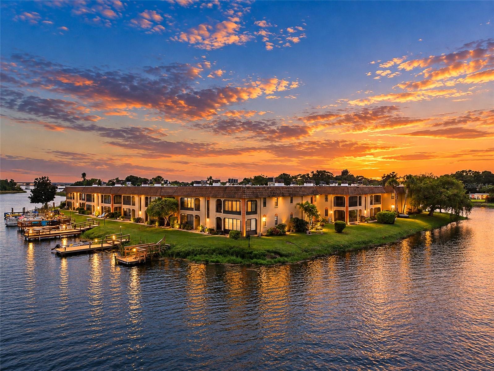 10142 SEMINOLE ISLAND DRIVE