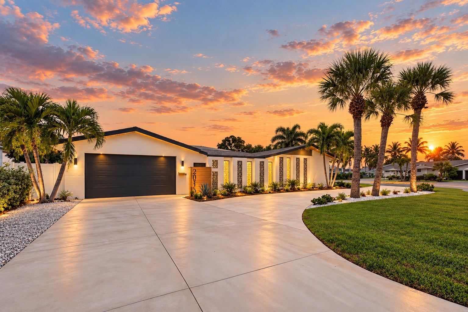 2015 DOLPHIN BOULEVARD