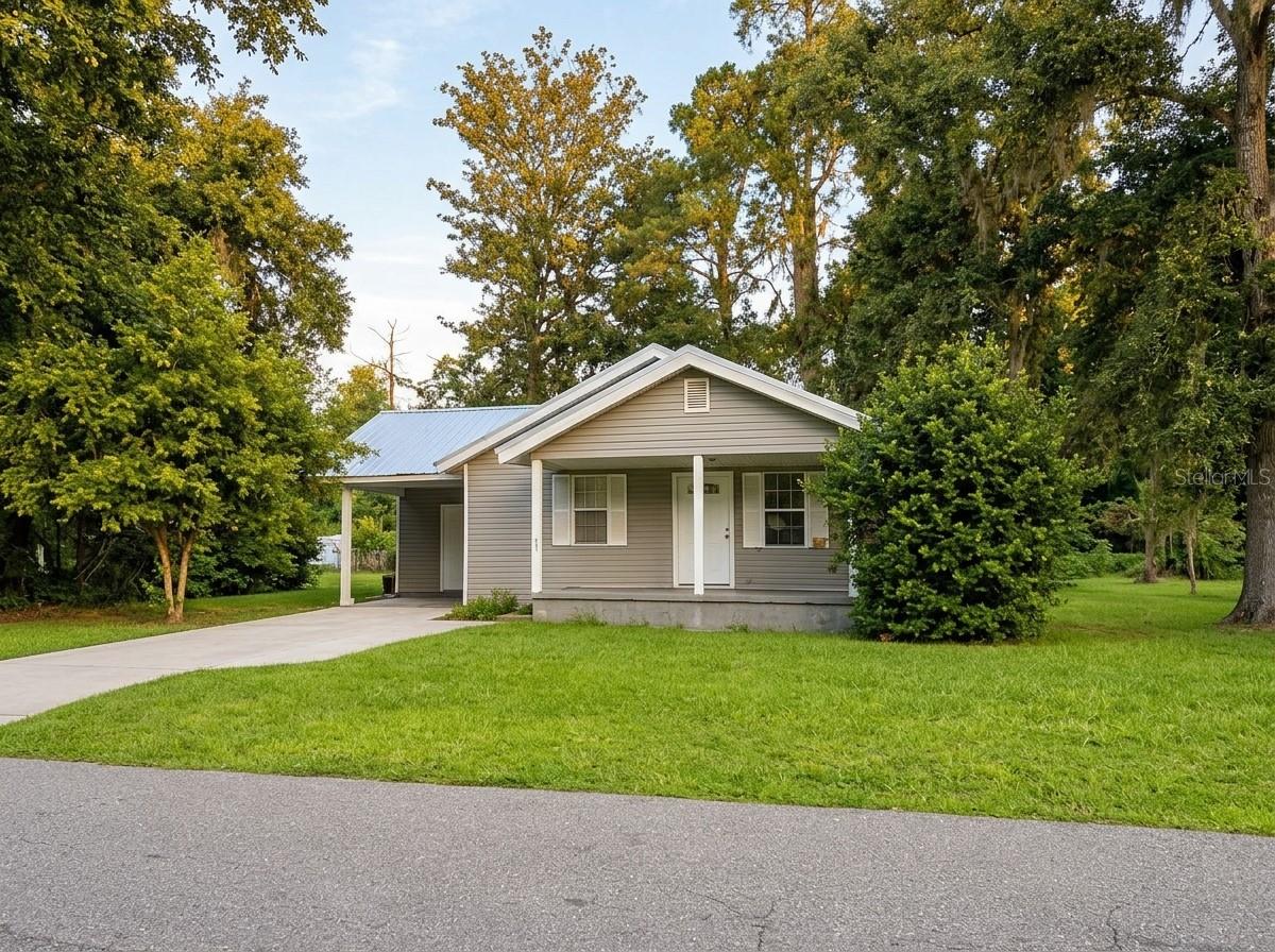 1051 NE LAKE DRIVE, home for sale in Lake City