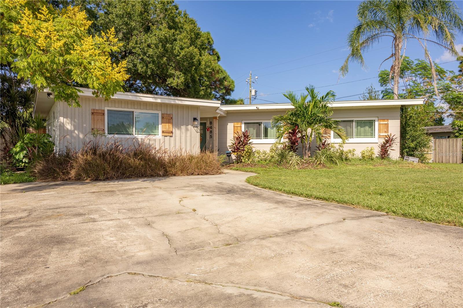 8485 PELICAN LANE, home for sale in Seminole