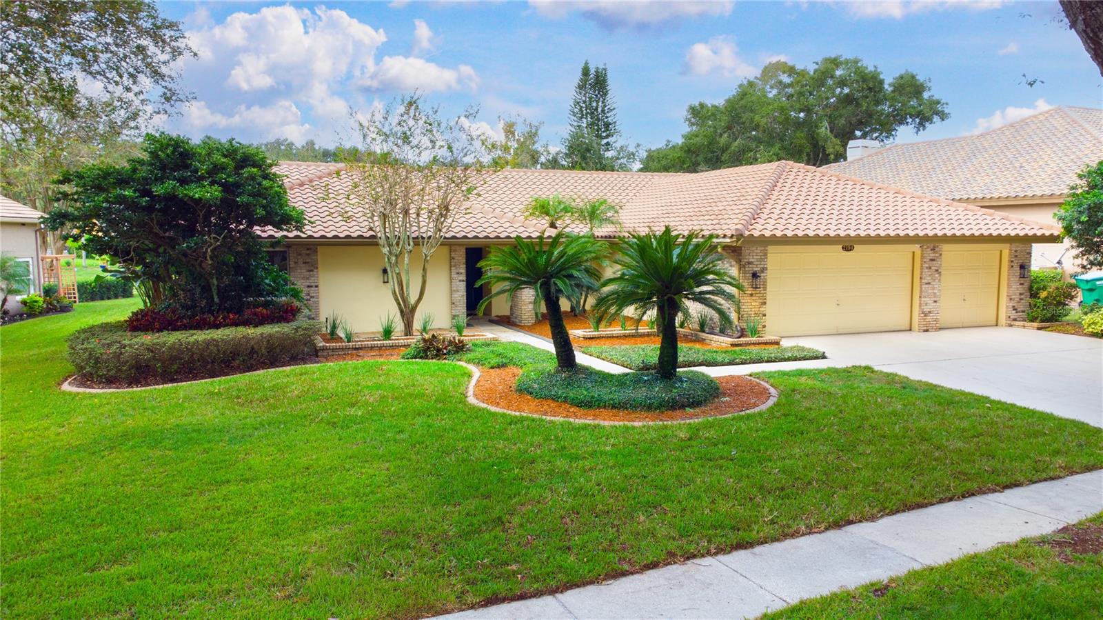 2194 PINNACLE CIRCLE