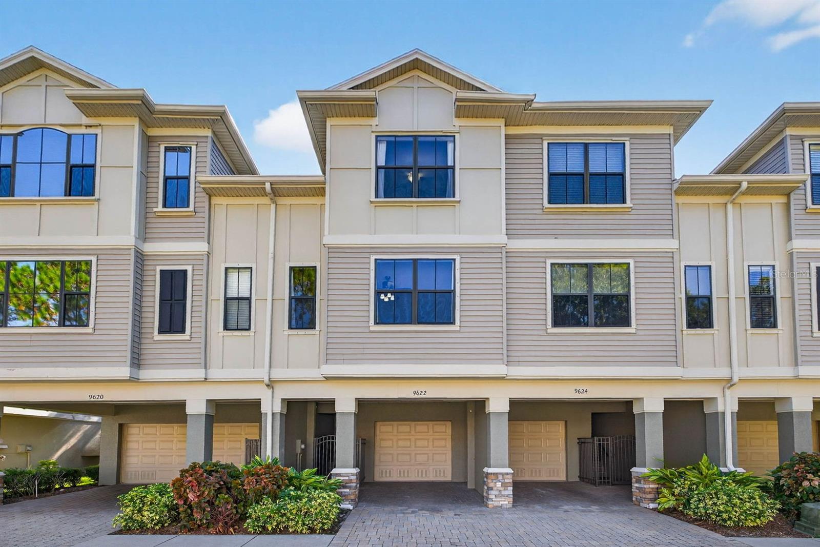Townhomes At Pelican Pointe