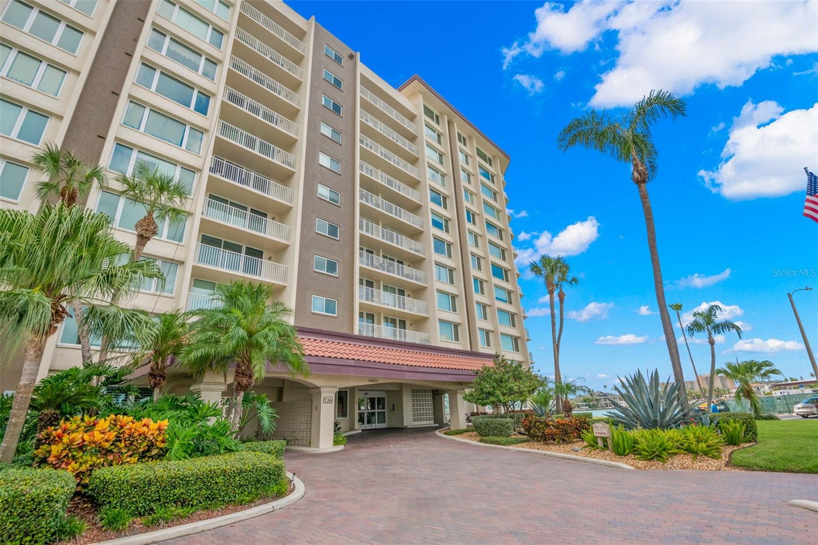 736 Island Way Condo