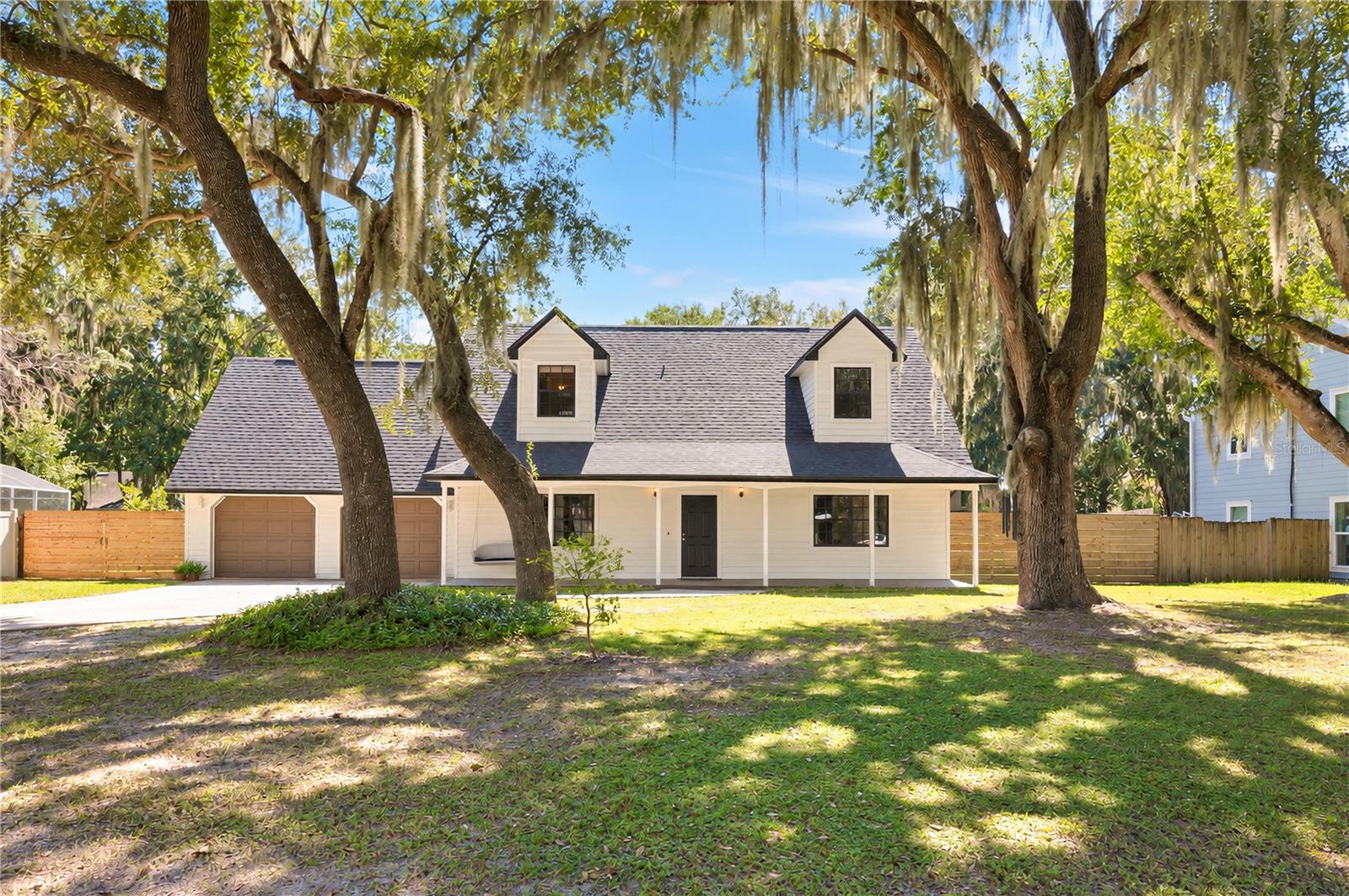 1520 SHADY OAK DRIVE