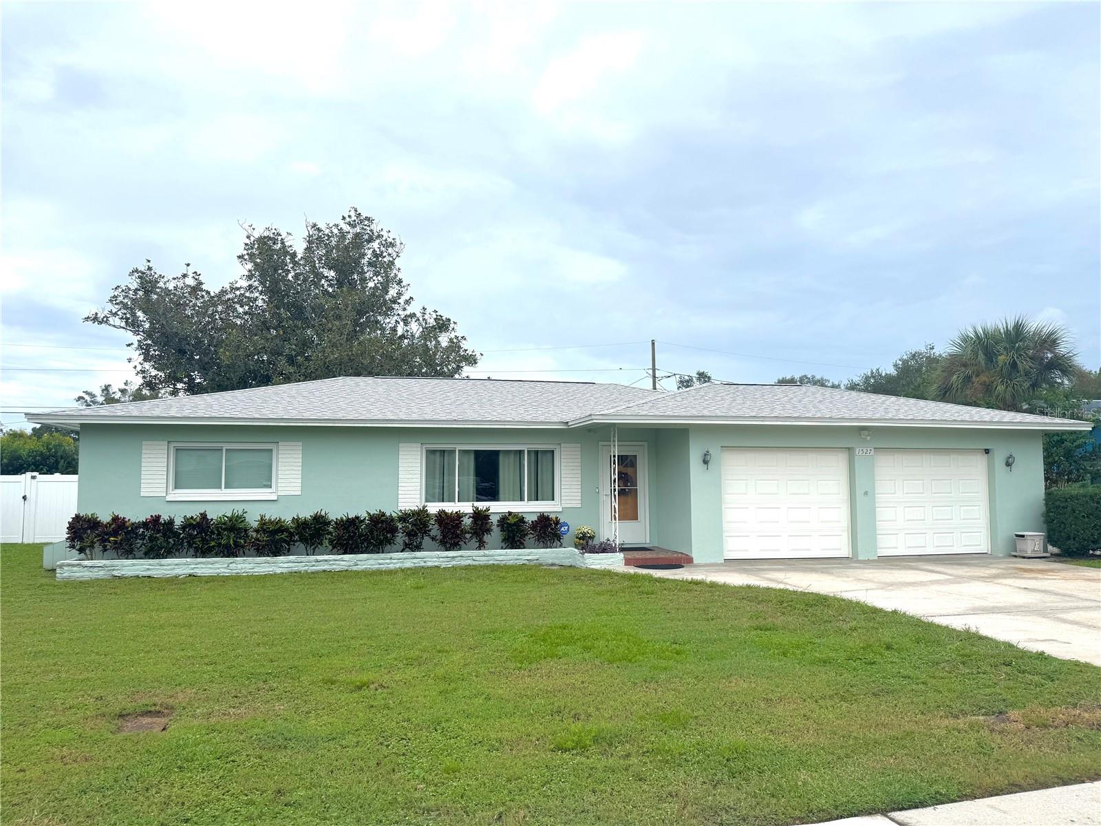1527 LAKEVIEW ROAD