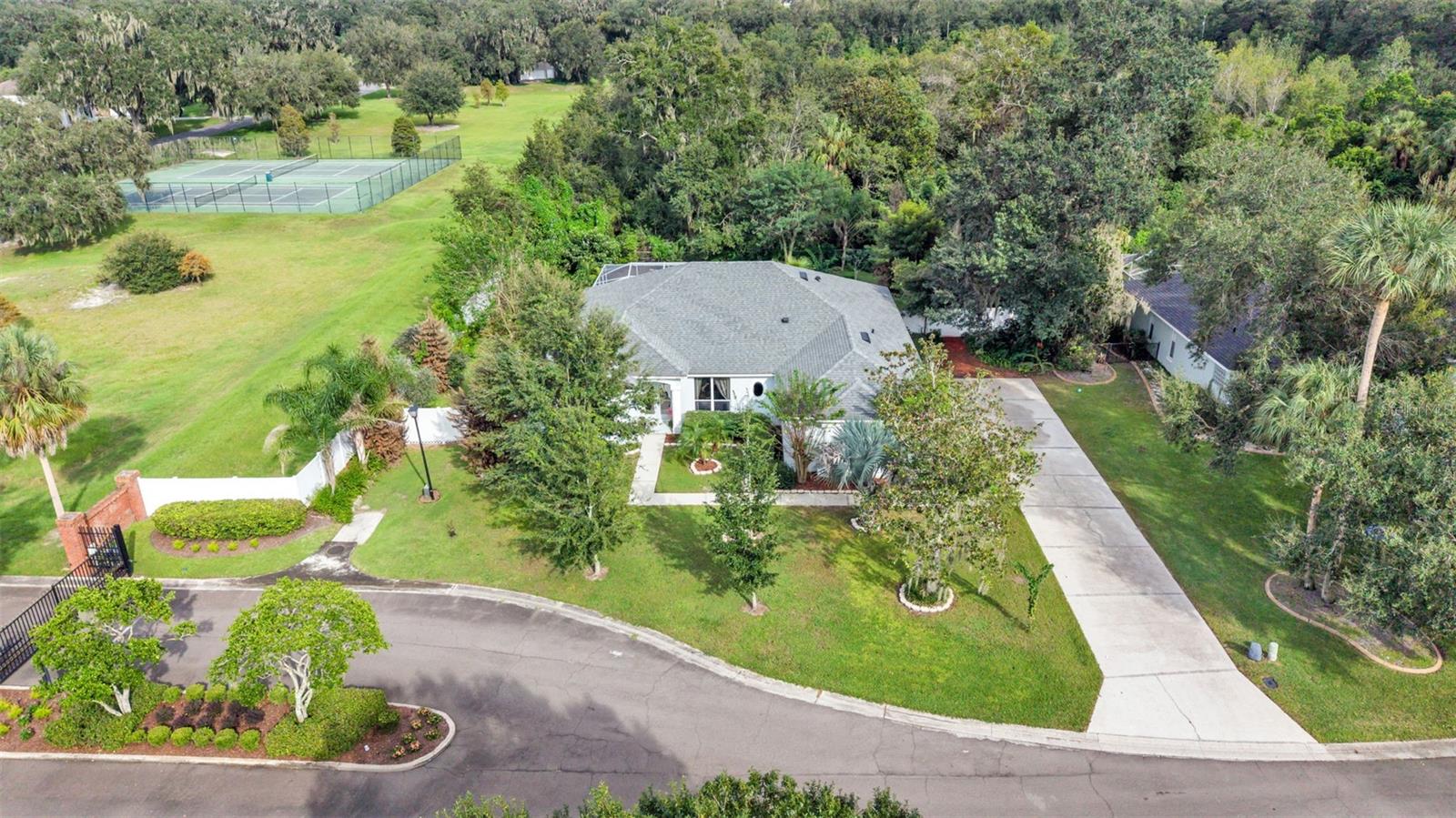 6626 ROYAL FOREST DR