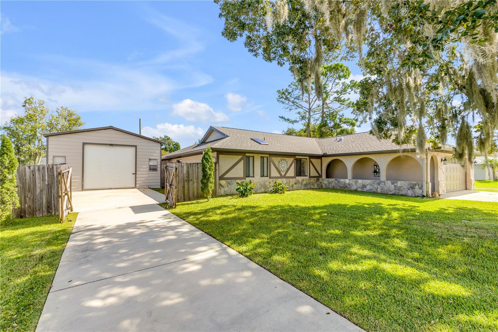 2729 QUEEN PALM DRIVE