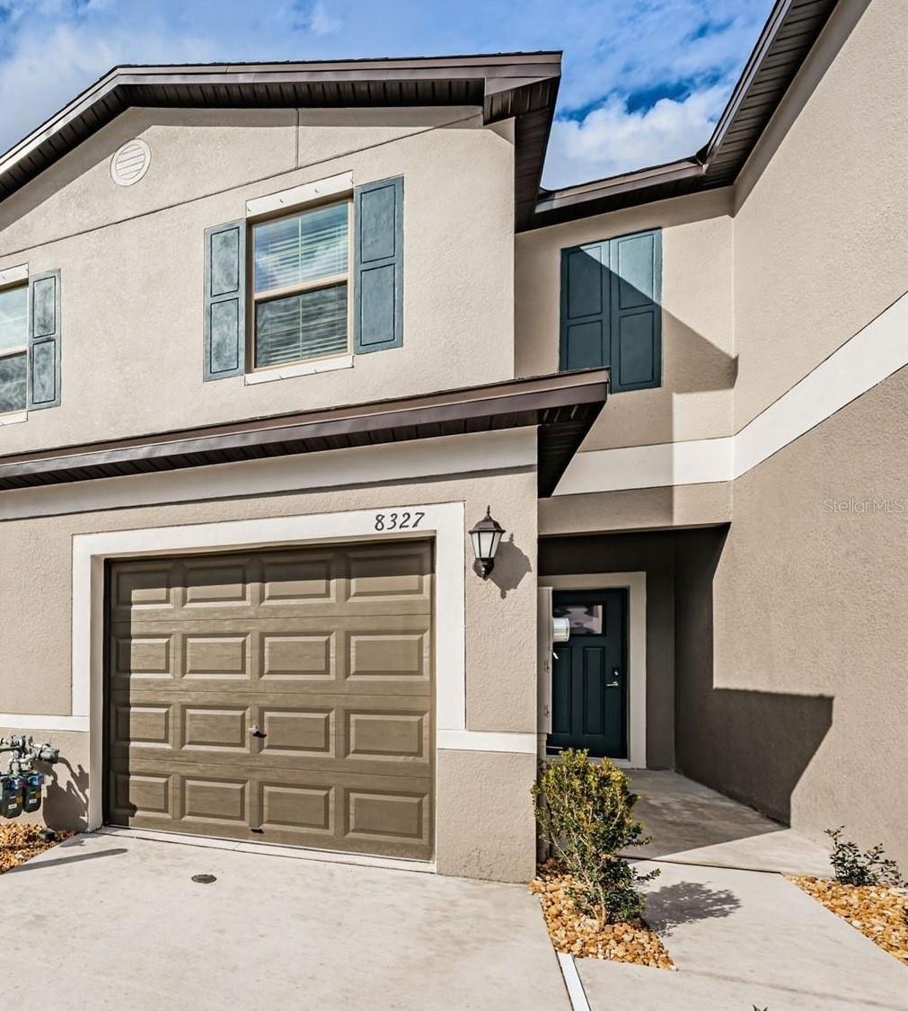 8327 CRESCENT OAKS DRIVE