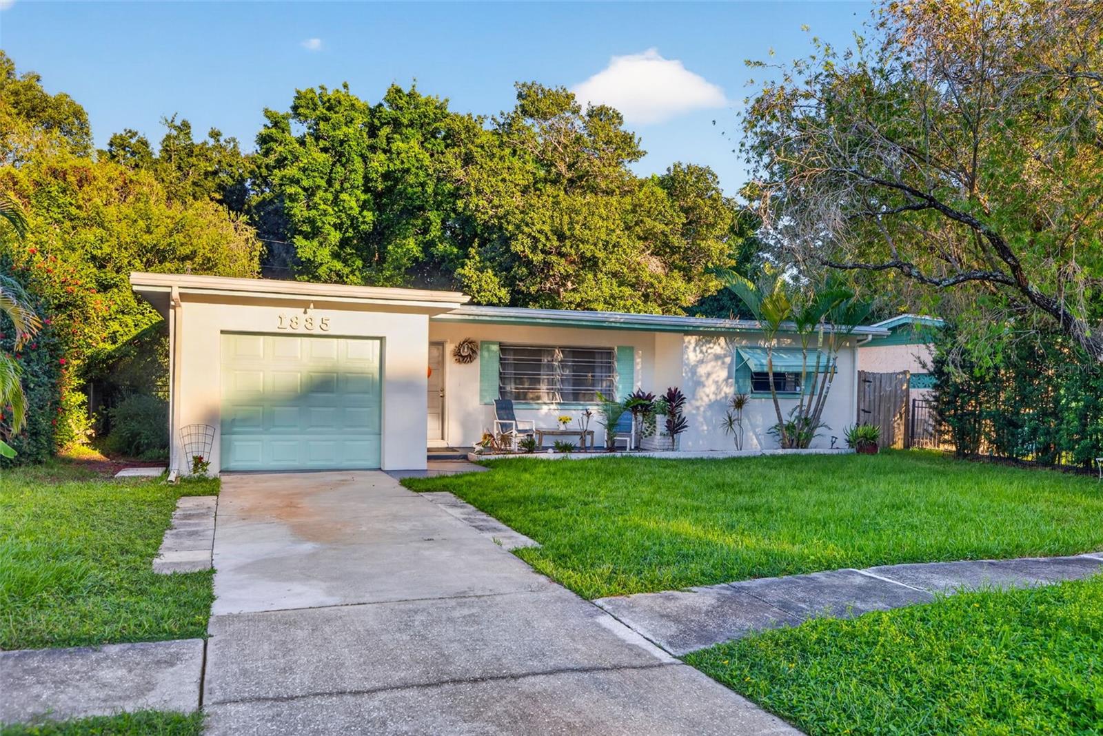 1835 WEST DRIVE