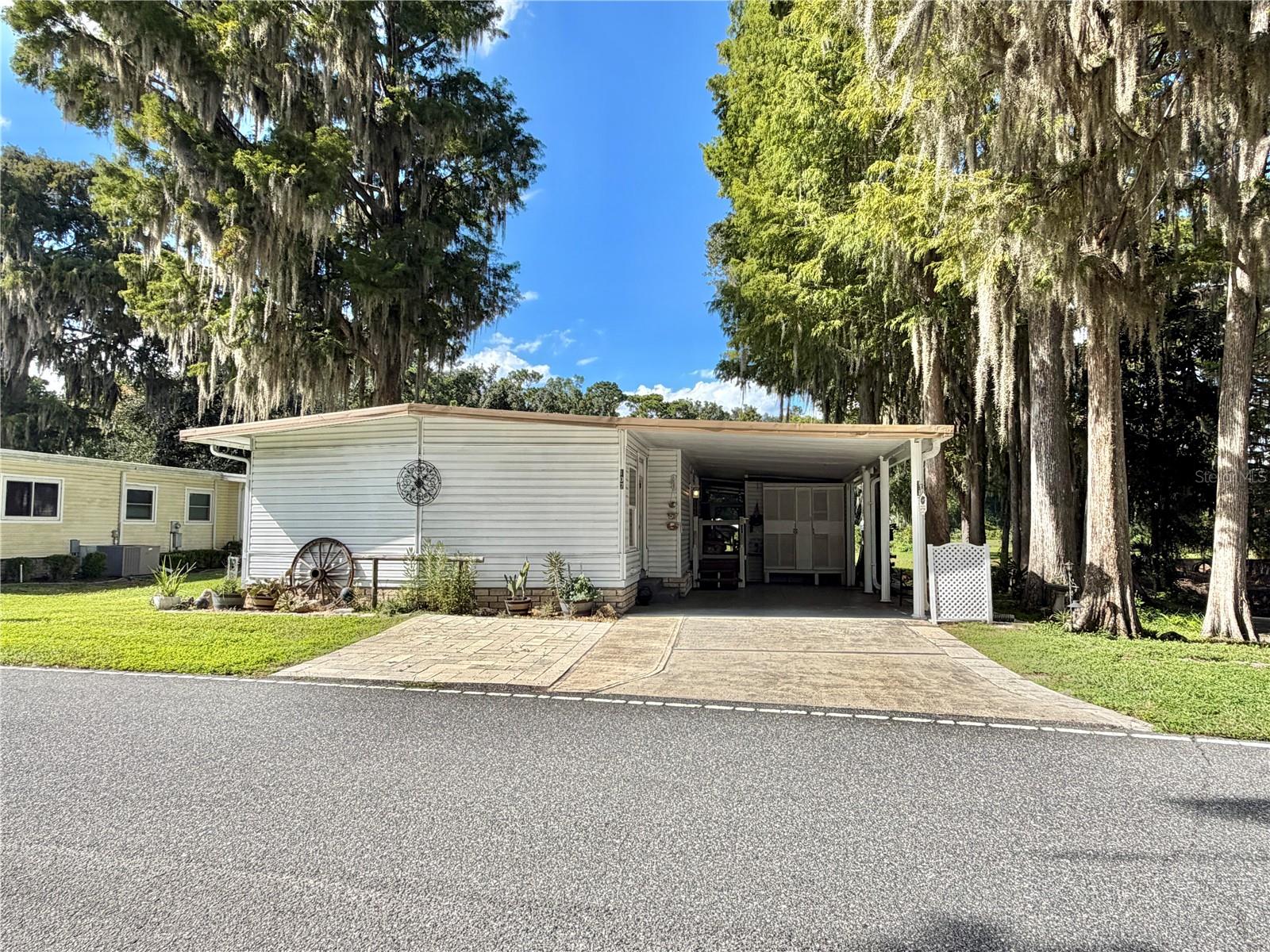 107 ROYAL PALM DRIVE, home for sale in Leesburg