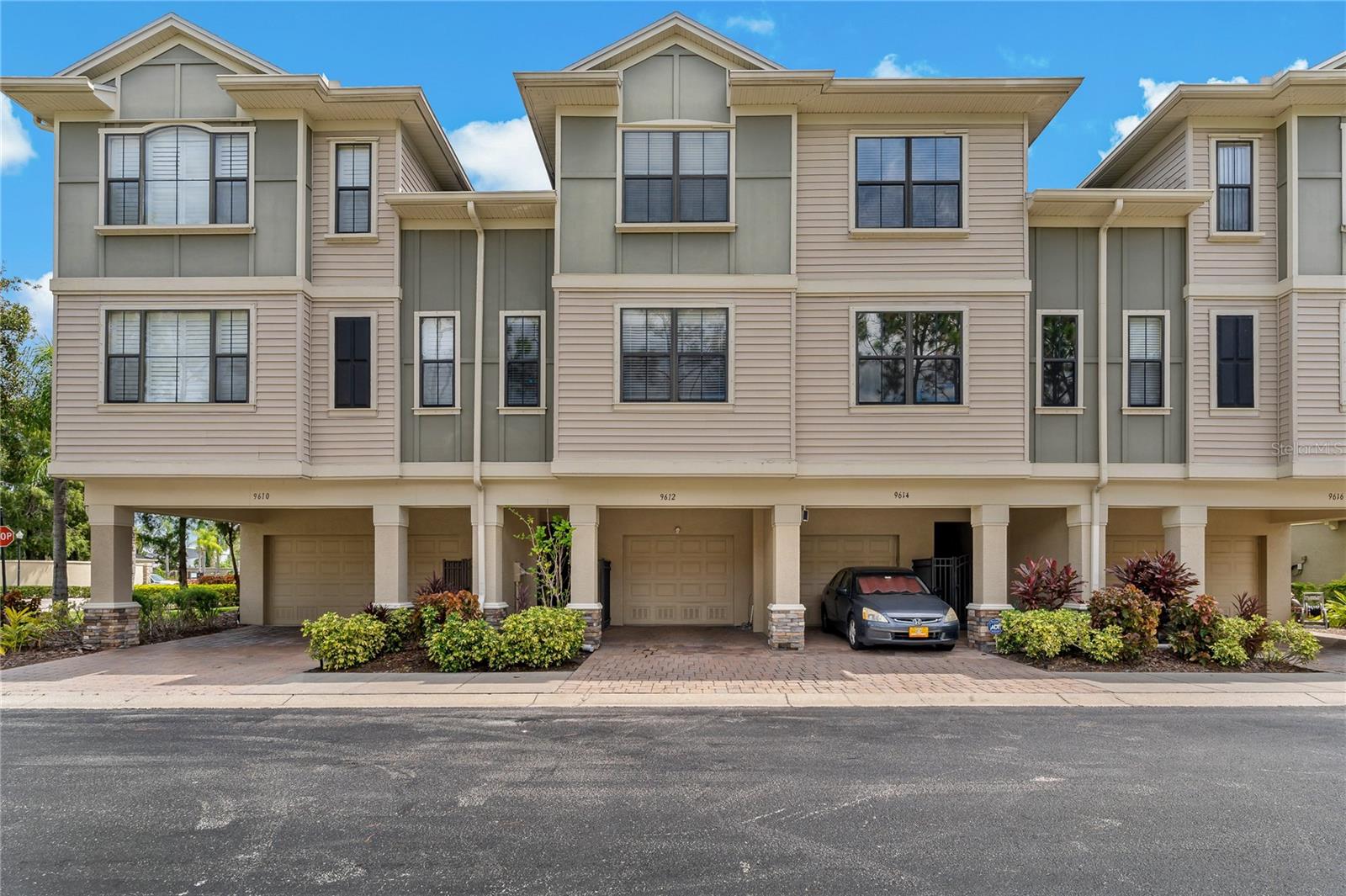 Townhomes At Pelican Pointe